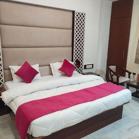 Hotel Lav Kush Deluxe At Paharganj Nuova Delhi Esterno foto