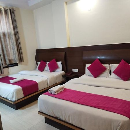 Hotel Lav Kush Deluxe At Paharganj Nuova Delhi Esterno foto