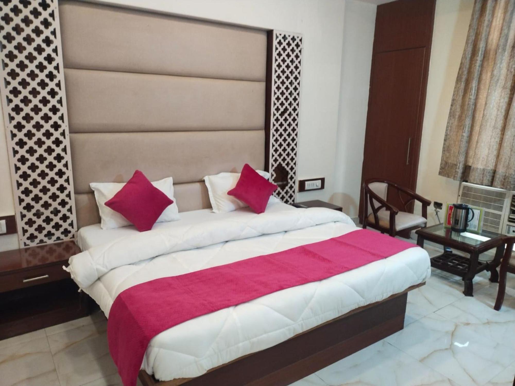 Hotel Lav Kush Deluxe At Paharganj Nuova Delhi Esterno foto
