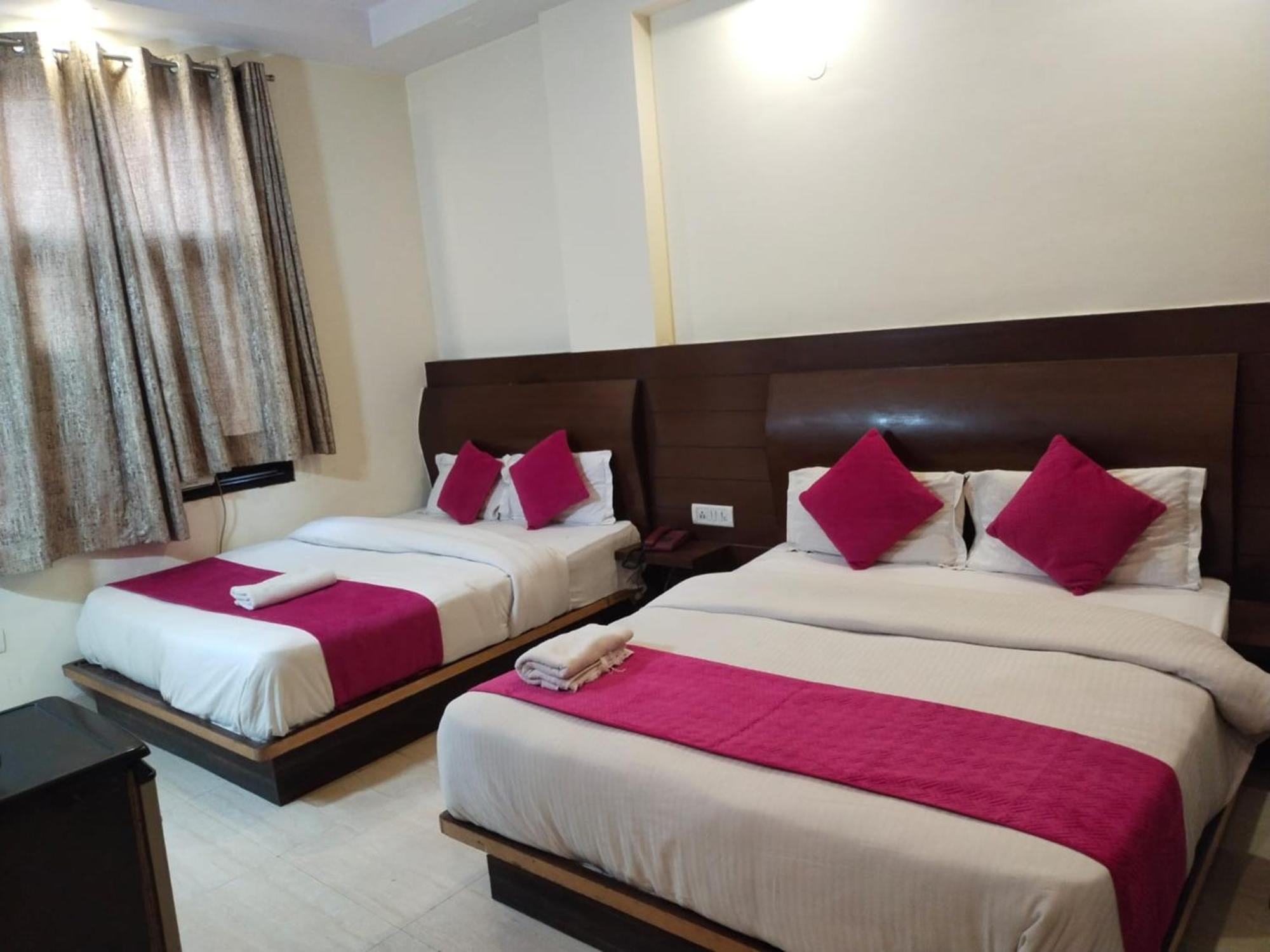 Hotel Lav Kush Deluxe At Paharganj Nuova Delhi Esterno foto