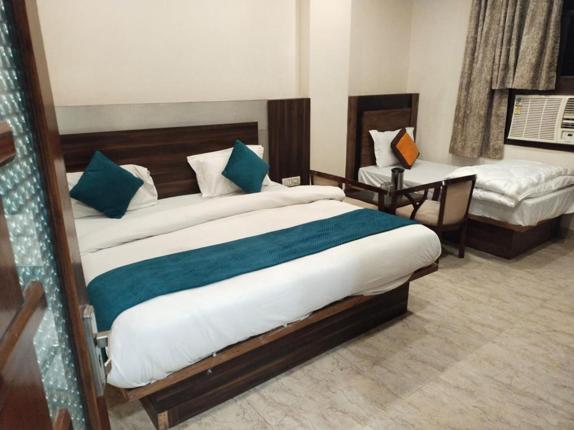 Hotel Lav Kush Deluxe At Paharganj Nuova Delhi Esterno foto